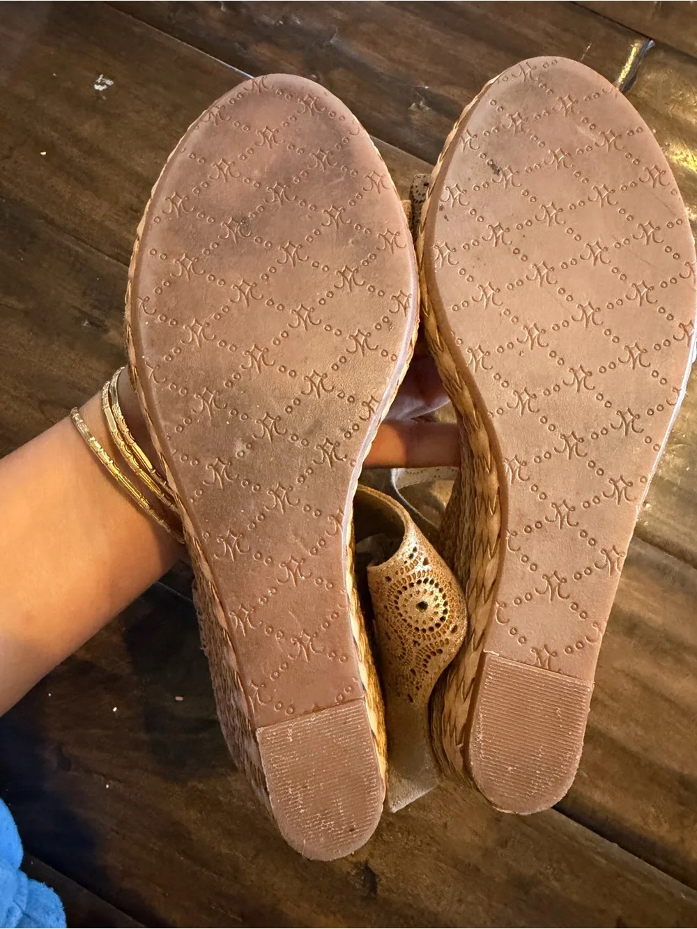 Johnston & Murphy Leather Gold Metallic Georgiana Wedge Sz 8 Perforated Boho